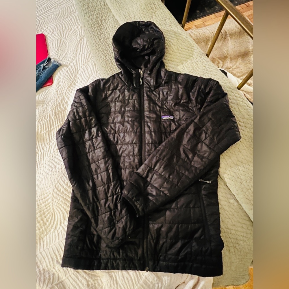Patagonia black Nano puff hoodie size Large Jacket